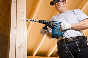 Bosch Professional Bohrhammer GBH 3-28 DFR (SDS plus, inkl. Schnellwechselbohrfutter 13 mm, Wechselfutter, Zusatzhandgriff, Fetttube, Koffer)