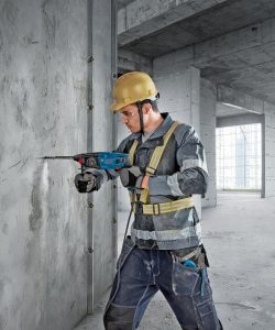 Bosch Professional Bohrhammer GBH 2-21 (SDS plus, inkl. Schnellspannbohrfutter mit Adapter, Zusatzhandgriff, Tiefenanschlag, Handwerkerkoffer)