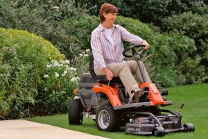 Husqvarna Rider R 112C5 Frontmäher mit 85 cm Mähdeck