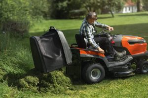 Husqvarna TC 220T Rasentraktor mit Fangkorb