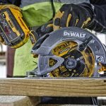 DeWalt DCS578NT-XJ 54v XR FLEXVOLT 190mm bürstenlos Handkreissäge ohne Akku und Ladegerät In TSTAK Transportkoffer